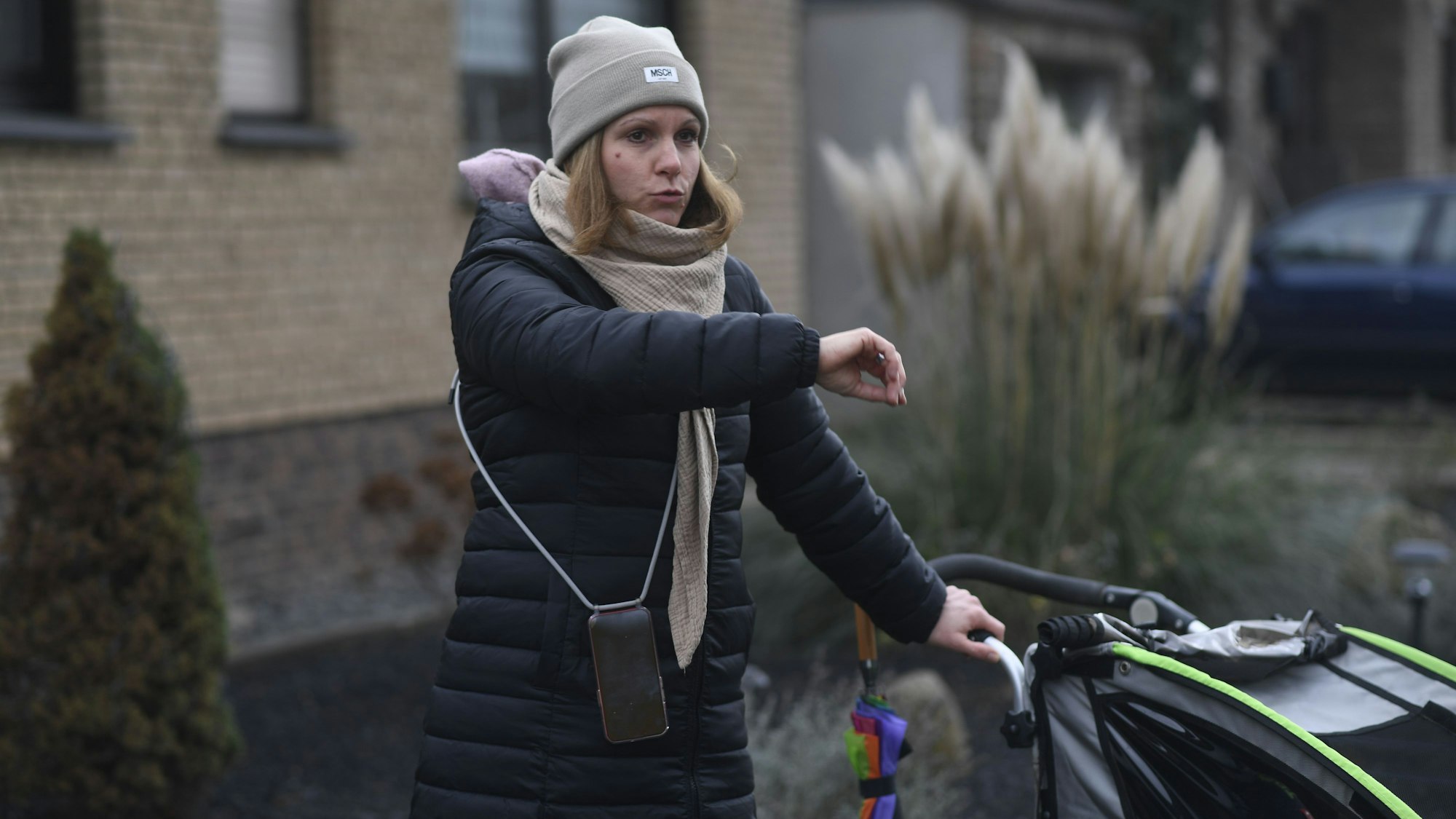 Nadine Hilgers-Lott schildert in Kreuzweingarten ihre Erlebnisse in der Flutnacht.