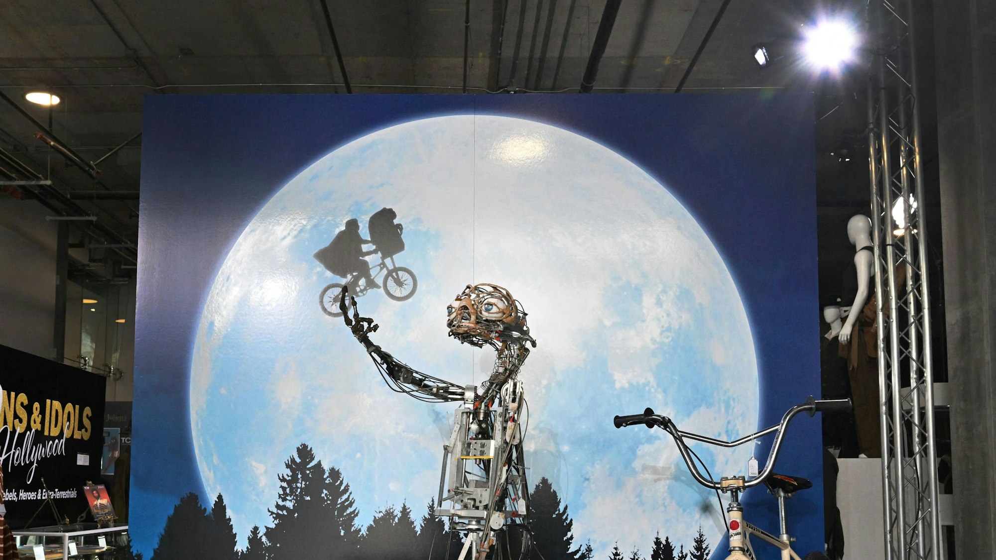 Das mechatronische Originalmodell des freundlichen Außerirdischen E.T: