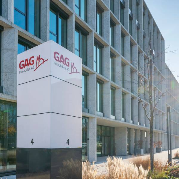 Die Hauptverwaltung der GAG in Köln. Das Immobilien-Unternehmen hat 15-prozentige Mieterhöhungen angekündigt und sich Kritik aus Politik und von Mieterinnen und Mietern zugezogen.