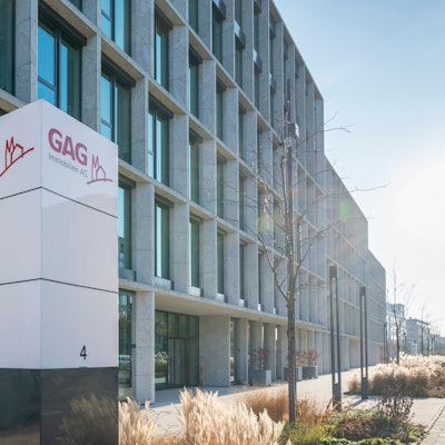 Die Hauptverwaltung der GAG in Köln. Das Immobilien-Unternehmen hat 15-prozentige Mieterhöhungen angekündigt und sich Kritik aus Politik und von Mieterinnen und Mietern zugezogen.