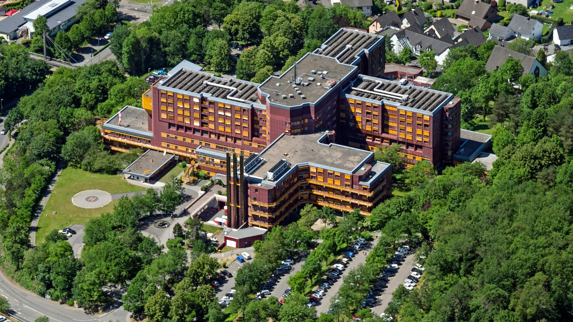Das Gummersbacher Kreiskrankenhaus in einer Luftaufnahme.