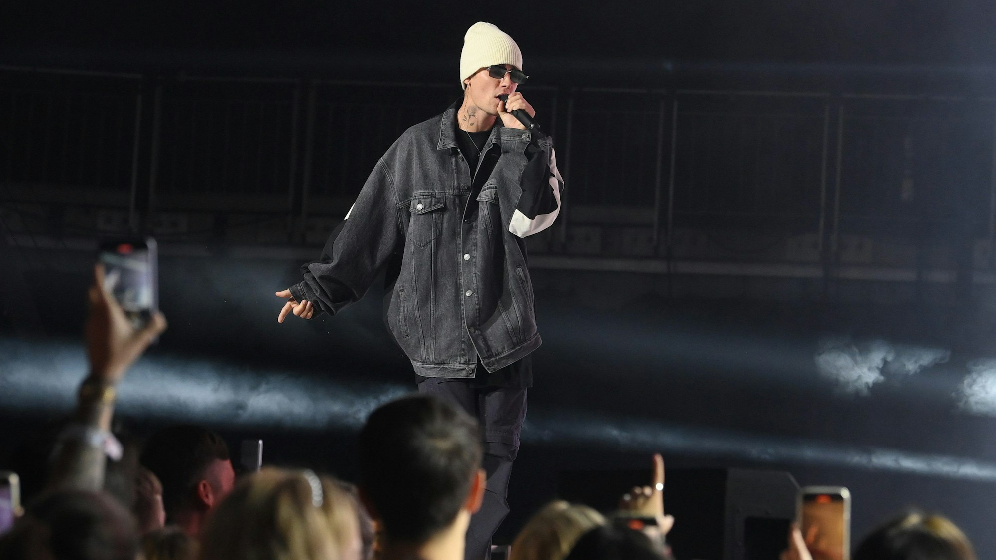 Der kanadische Sänger Justin Bieber tritt auf der Bühne des Jingle Bell Ball Music Festival in der Londoner O2 Arena auf.
