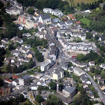 Ein Blick aus der Luft auf die Rösrather Stadtmitte.