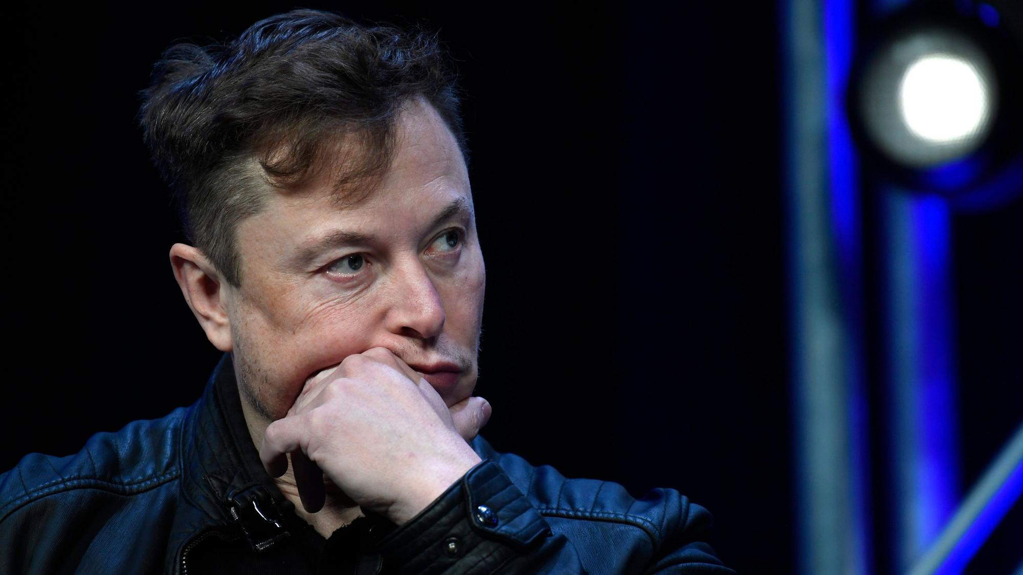 Elon Musk, Konzernchef des US-Elektroautohersteller Tesla, nimmt an einer Konferenz in Washington teil. (Archivbild)