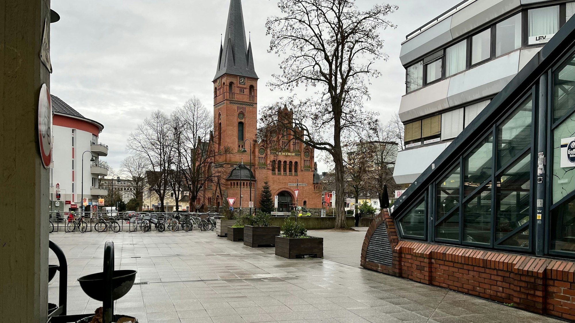 Blick von der City C auf die Christuskirche in Wiesdorf