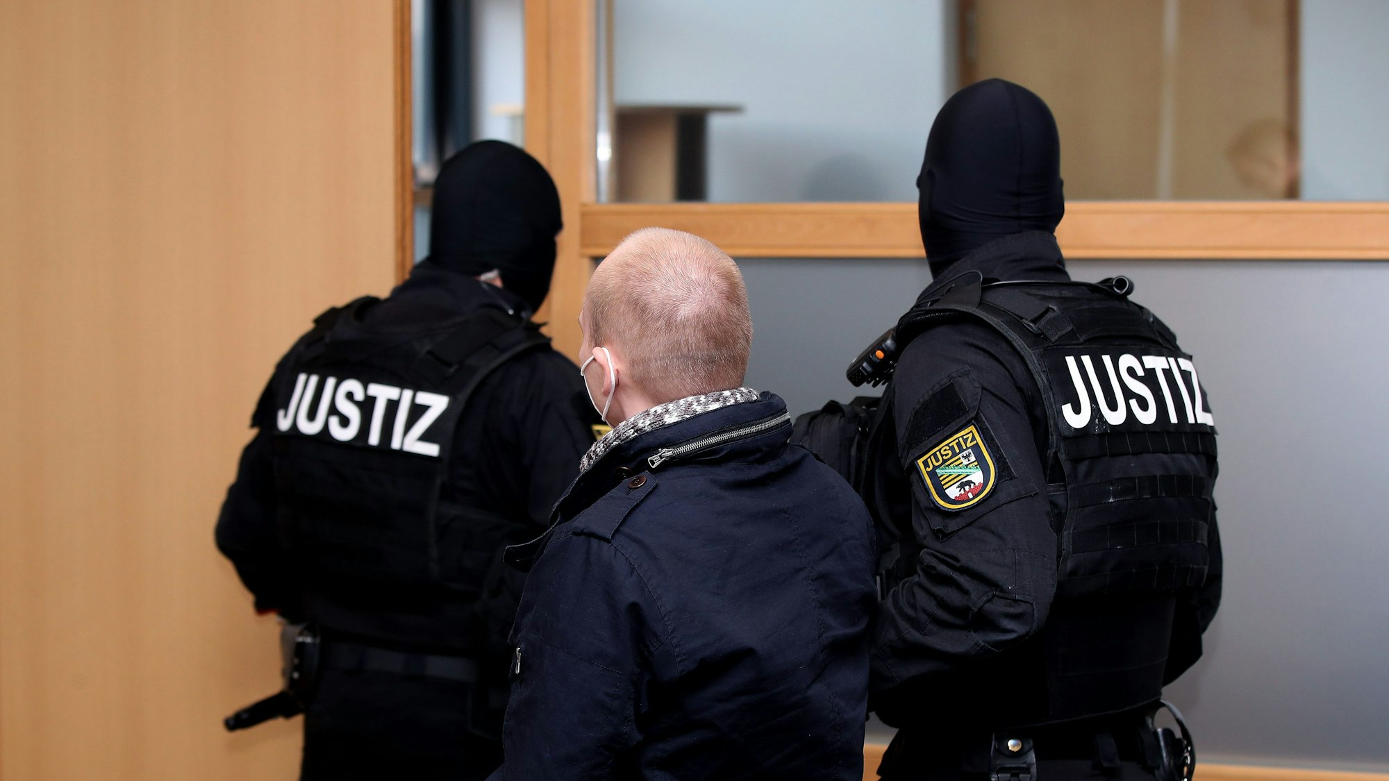 Der Angeklagte Stephan B. wurde in ein Gefängnis in Halle verlegt.