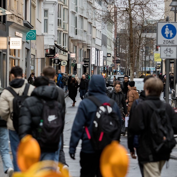 Fußgänger auf der Ehrenstraße