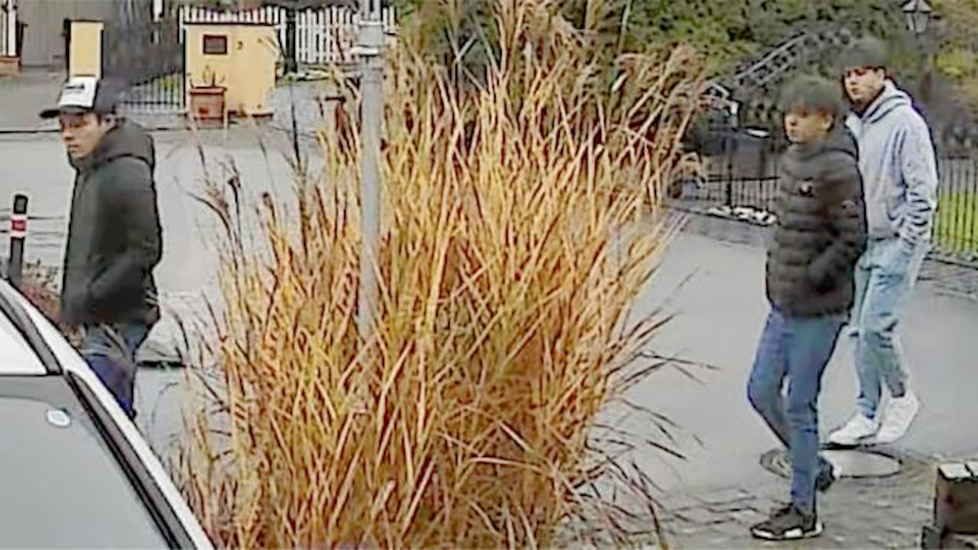 Fahndung nach Einbruch in Leichlingen, Im Erlengrund am 5.12.2022