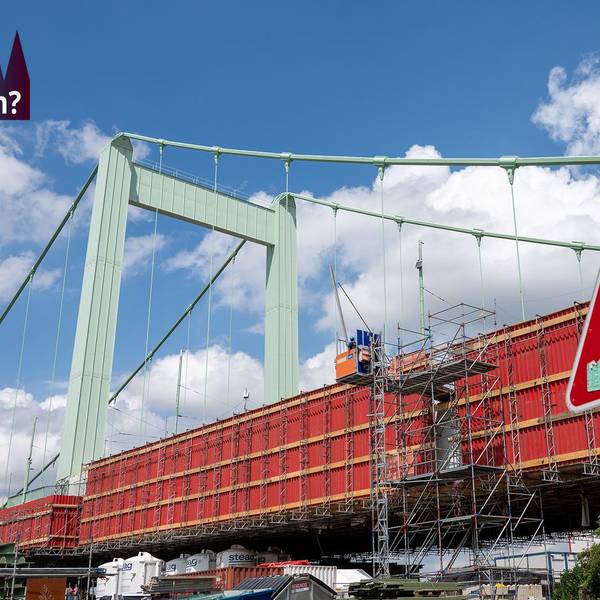 Das Bild zeigt die Baustelle der Mülheimer Brücke und ein Baustellenschild.