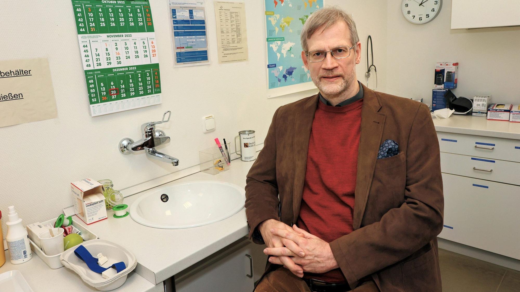 Dr. Oehler Martin Oehler in seinem Büro