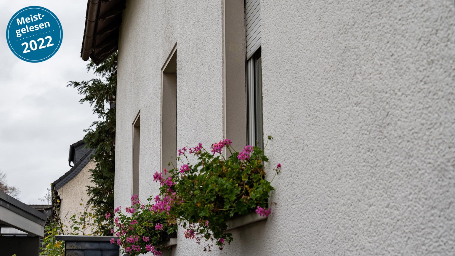 Blick auf das Haus im sauerländischen Attendorn, in dem ein achtjähriges Mädchen fast sein gesamtes Leben lang festgehalten worden sein soll.