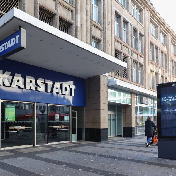 Außenaufnahmen der beiden Warenhäuser von Galeria in der Kölner Innenstadt. Der Konzern Galeria Karstadt Kaufhof hat erneut ein Schutzschirmverfahren beantragt und will ein Drittel aller Standorte schließen.
Karstadt Breite Straße