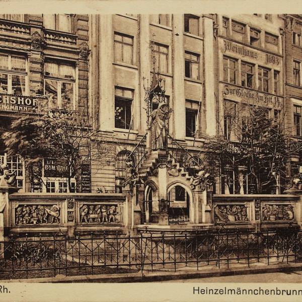 Eins historisches Foto des Heinzelmännchenbrunnens.