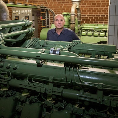 Evangelisches Krankenhaus Kalk.
Was passiert bei einem Stromausfall.
Im Bild Thomas Velten am Notstromaggregat des Krankenhauses.