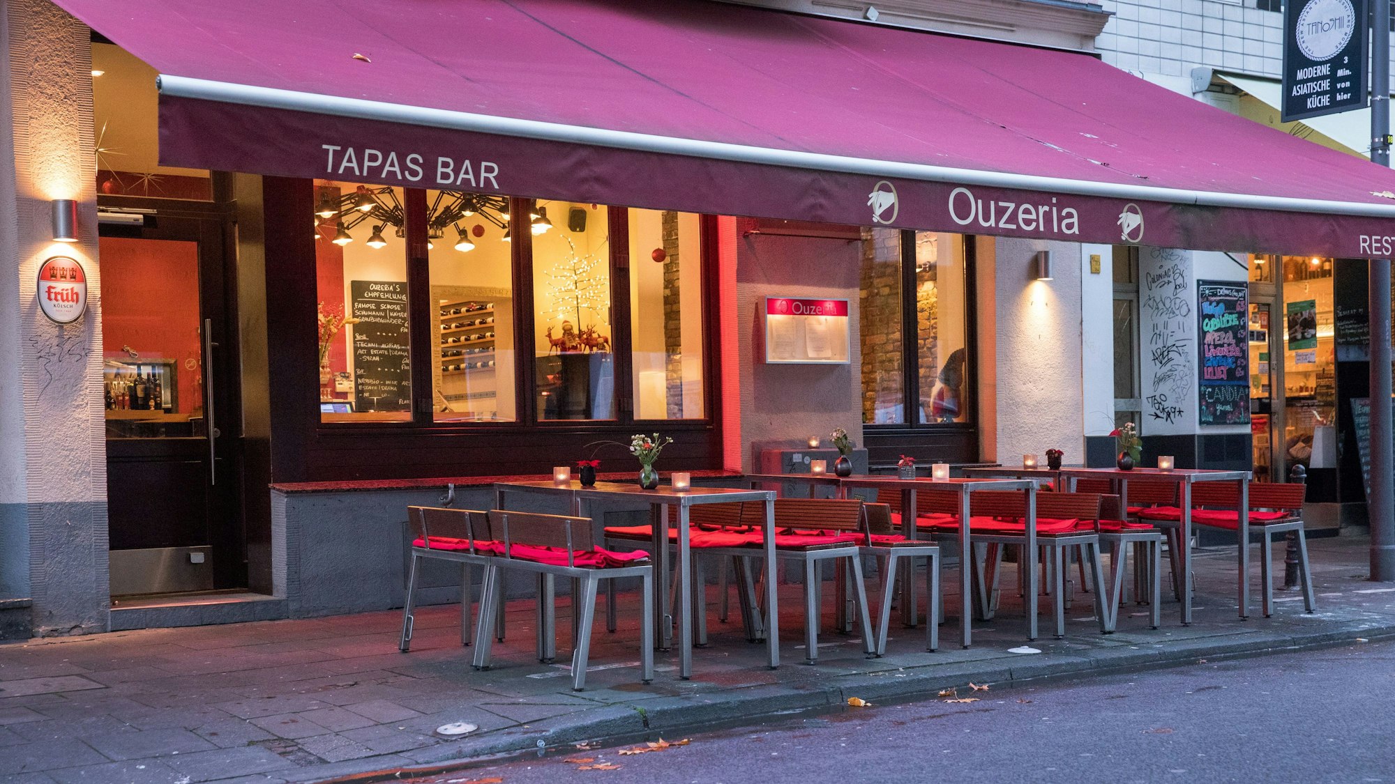 Restaurant "Ouzeria" in Köln von außen