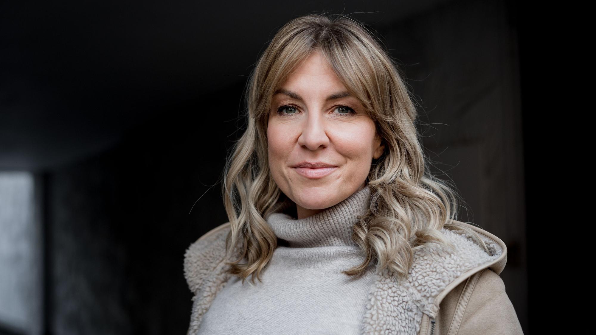 Nora Boeckler in Rollkragenpullover und Winterjacke im Porträt. Einmalige Verwendung!