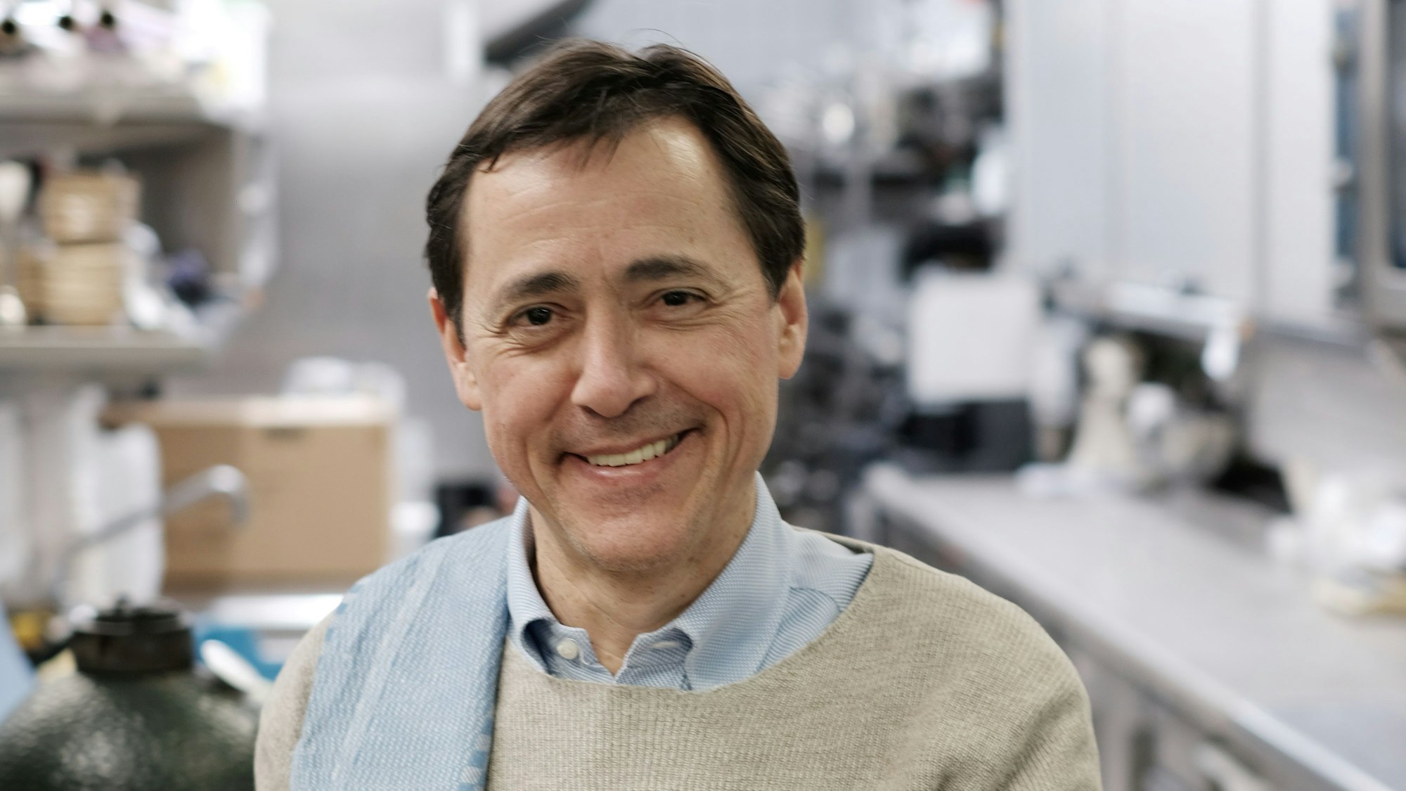 Porträt von Vincent Moissonnier in der Küche seines Restaurants.