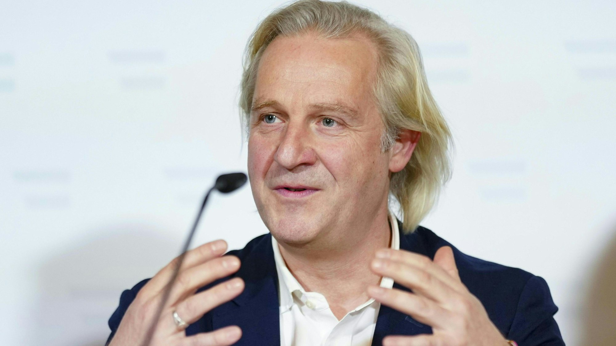 Stefan Bachmann, designierter Direktor des Burgtheaters, spricht auf einer Pressekonferenz zur Bekanntgabe der neuen Burgtheater-Direktion ab Saison 2024/25.