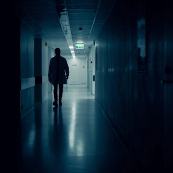 Ein Assistenzarzt im Klinikum Bethel betäubte und vergewaltigte dutzende Frauen.