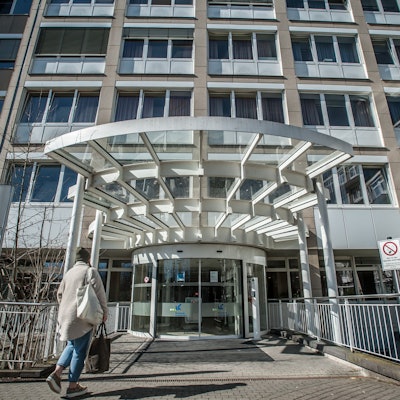 Der Vordereingang des Klinikums in Leverkusen.