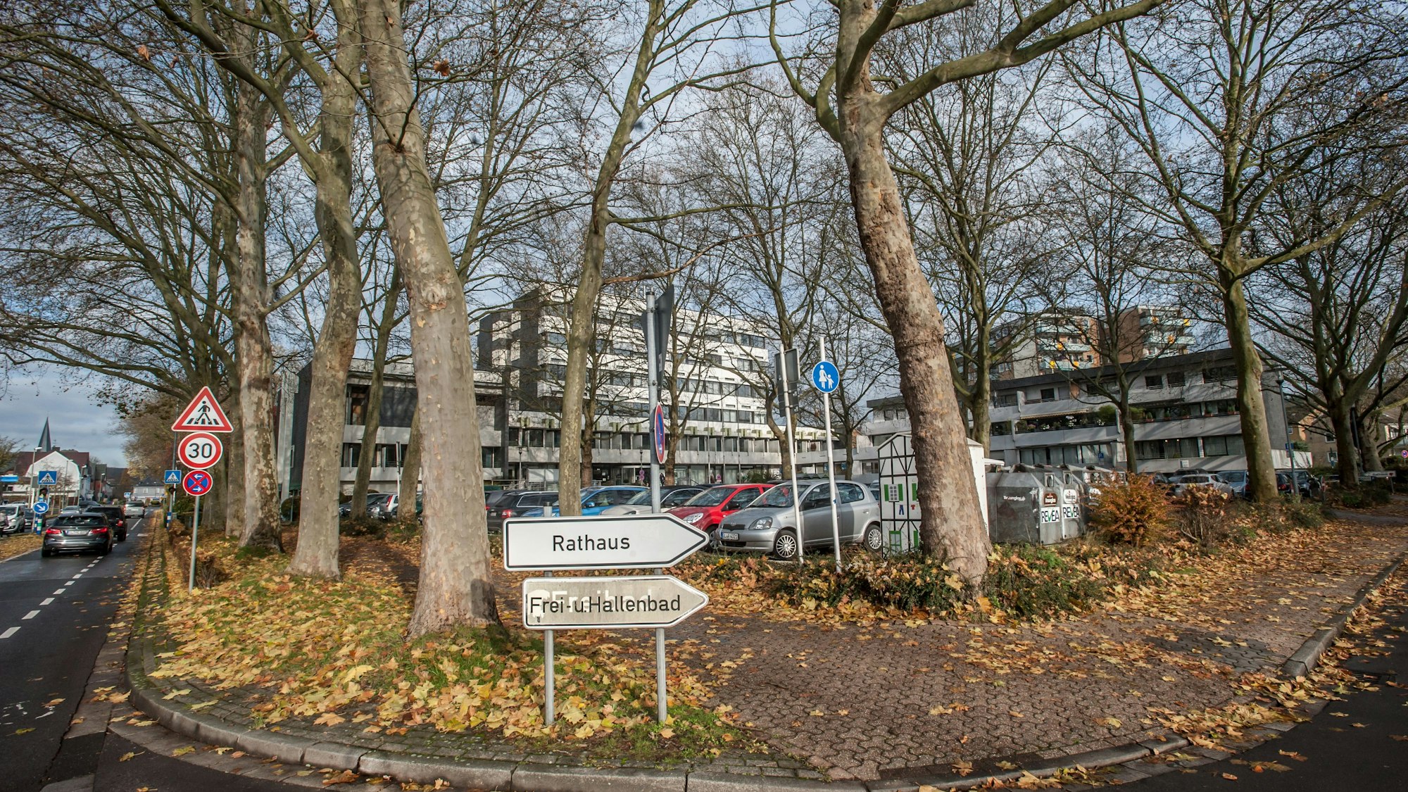 Die Außenansicht vom Leichlinger Rathaus Am Büscherhof.