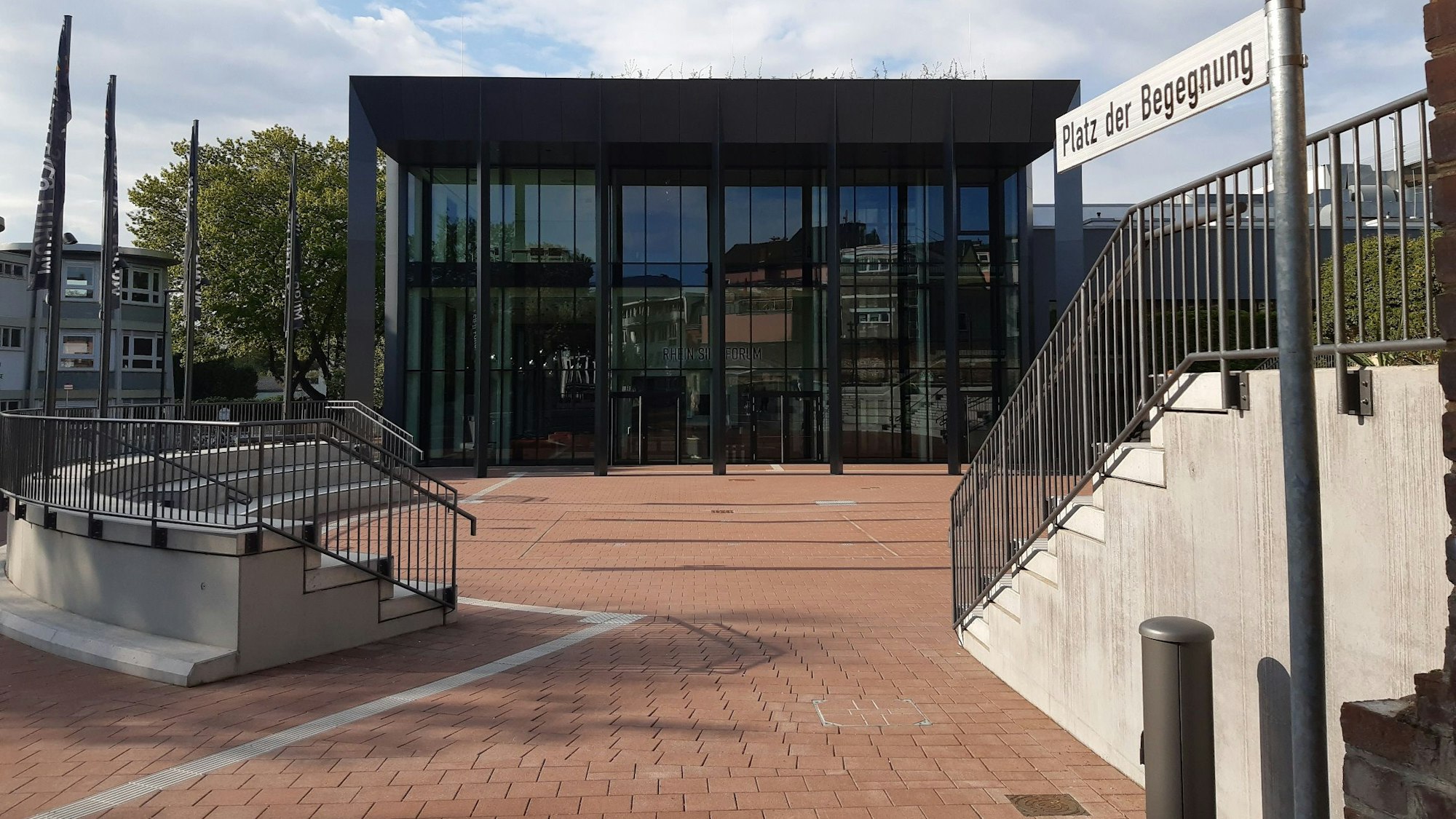 Das neu gestaltete Rhein-Sieg-Forum mit dem amphitheaterähnlichen Platz der Begegnung, hier im April 2022, hat seine „Erfolgsgeschichte“ fortgesetzt.