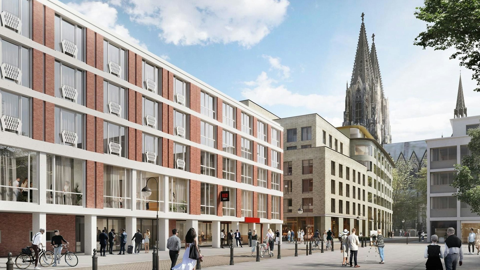 Domblick: Vorne links im Bild ist zu sehen, wie das sanierte Senats-Hotel einmal aussehen soll. Jetzt ruht der Bau.