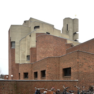 Kirche „Christi Auferstehung“, in Köln-Lindenthal.