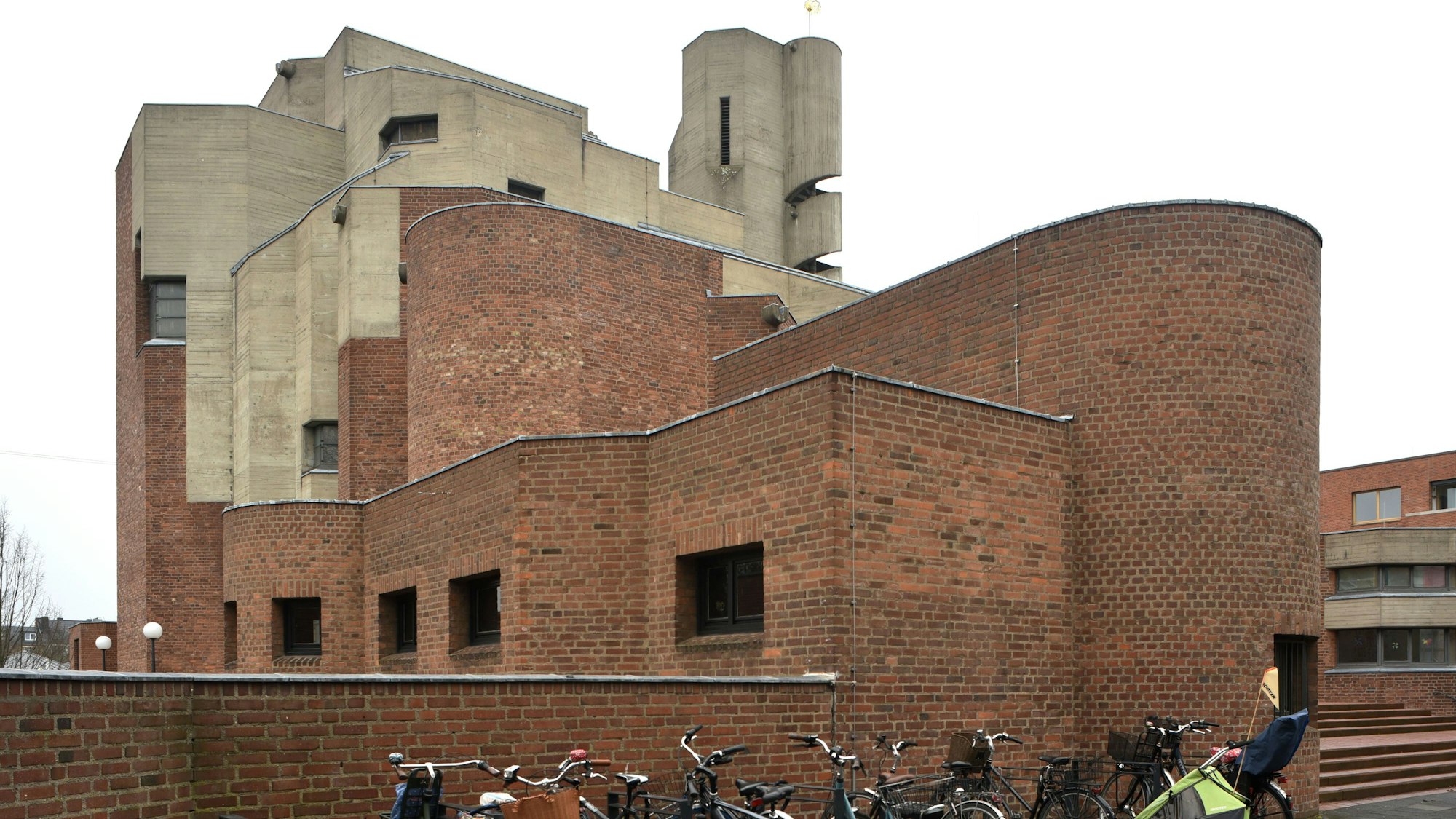 Kirche „Christi Auferstehung“, in Köln-Lindenthal.