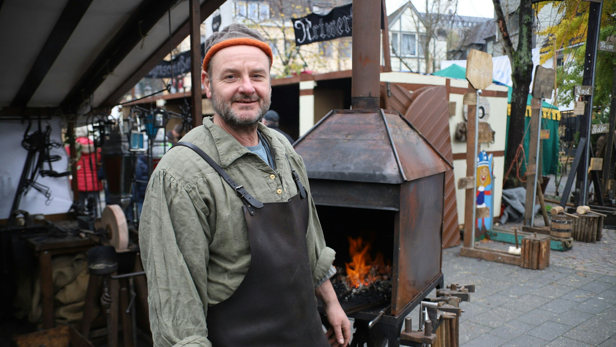 Ein Händler auf dem Mittelaltermarkt.