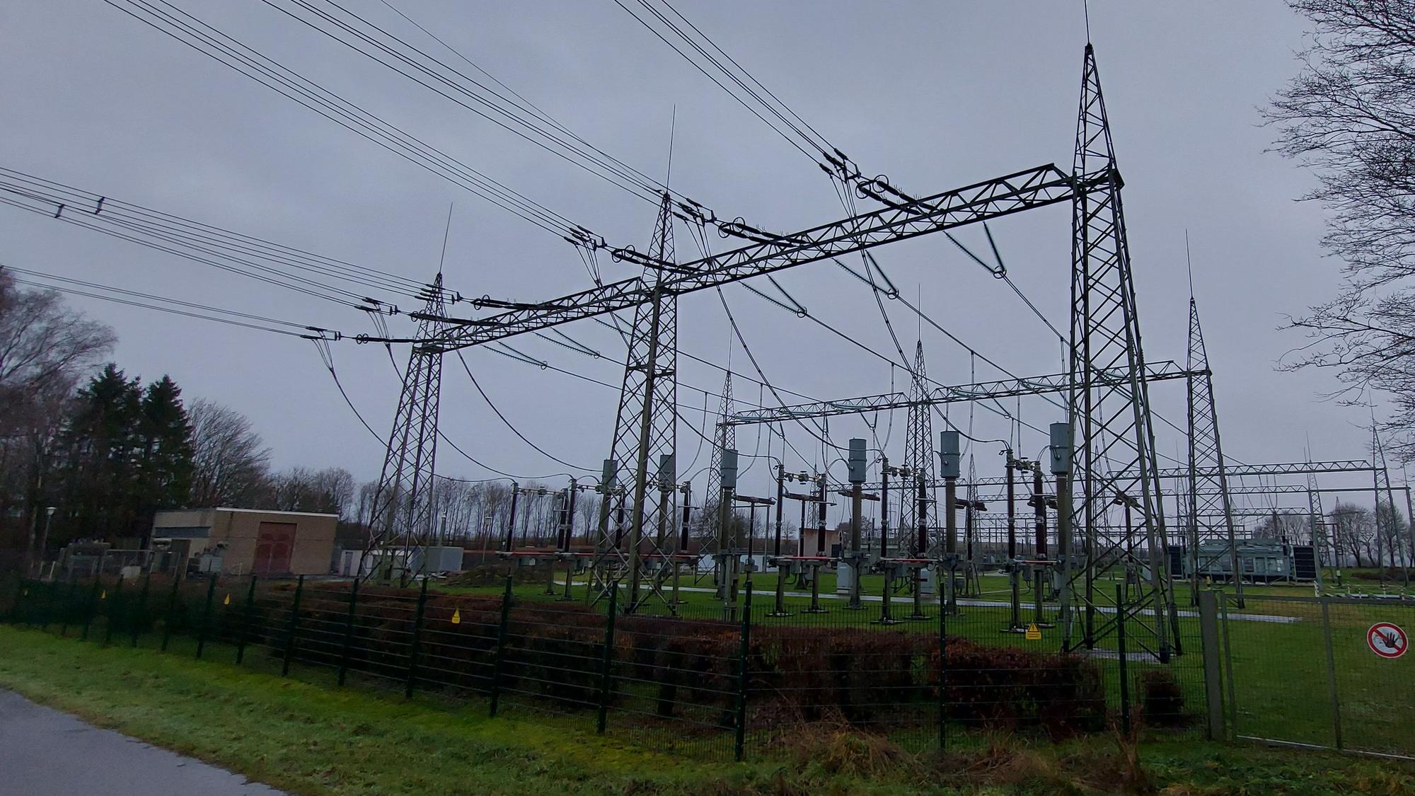 Das Bild zeigt das Umspannwerk des Übertragungsnetzbetreibers Amprion in Dahlem.
