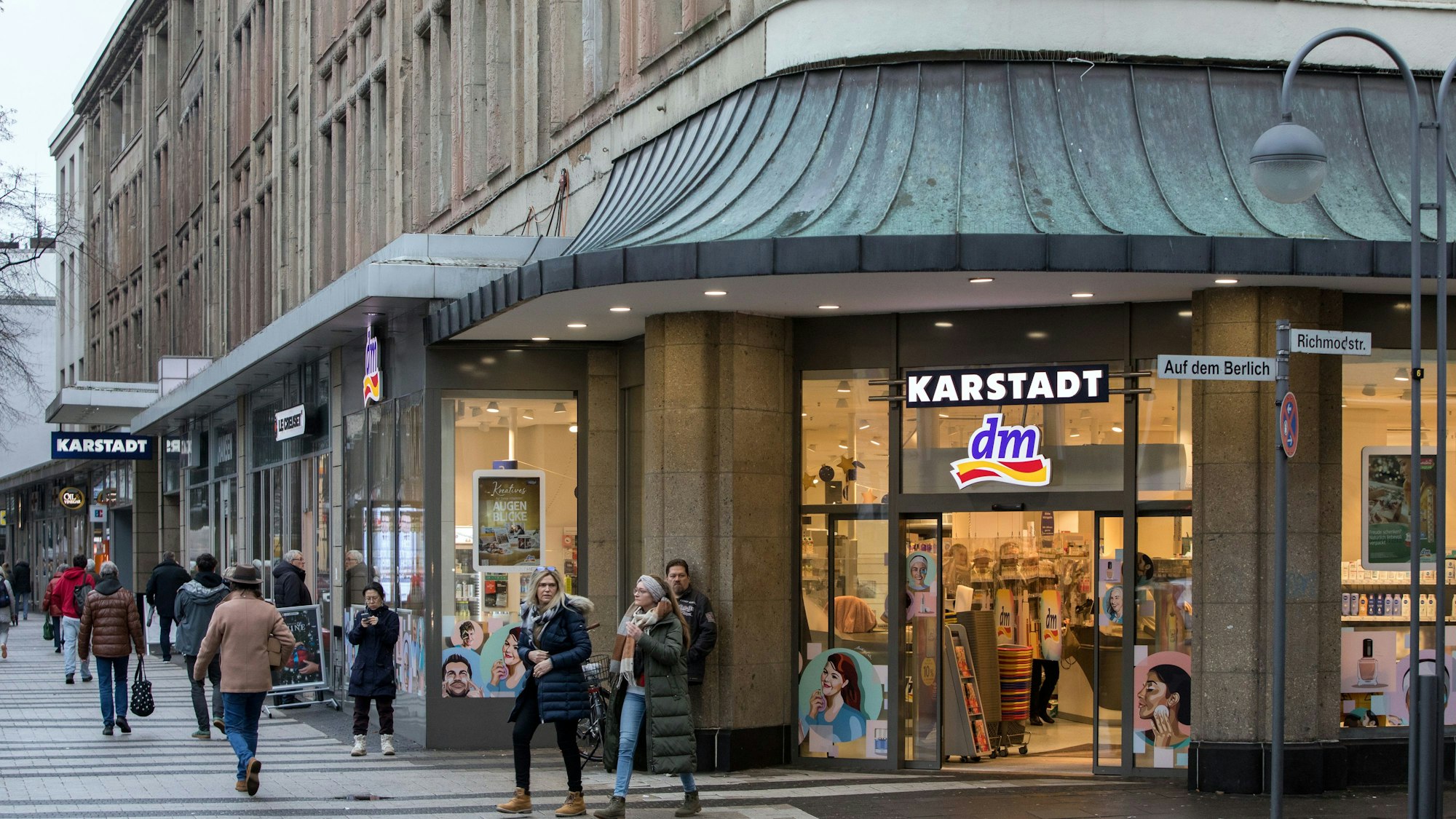 Außenansicht des Warenhauses Galeria Karstadt.