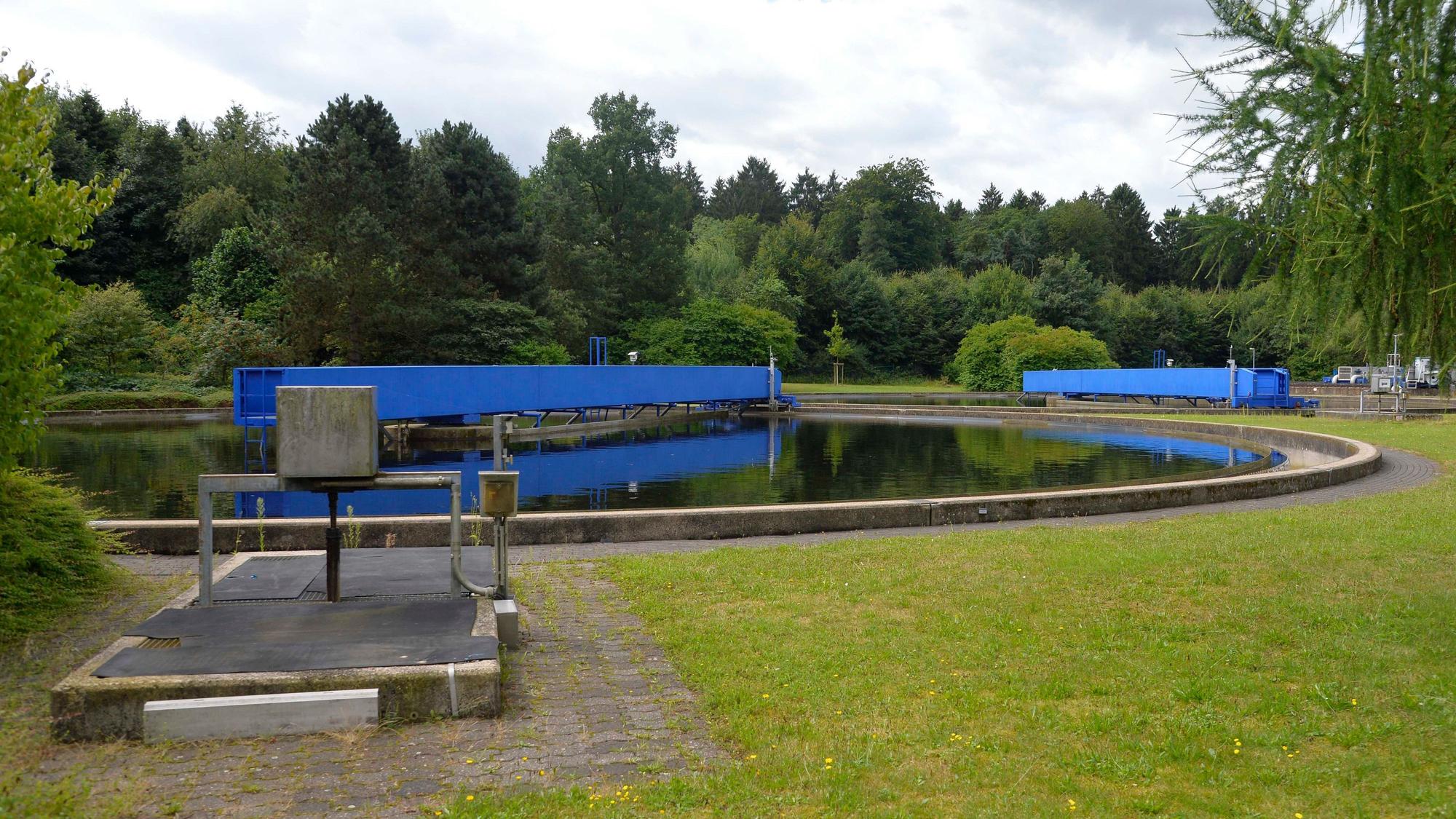 Ein Klärbecken der Kläranlage in Refrath.