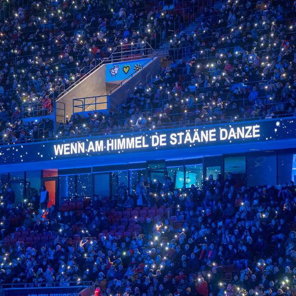 Weihnachtskaraoke für Kölsche: Zehntausende singen „Stääne“ von den Klüngelköpp.