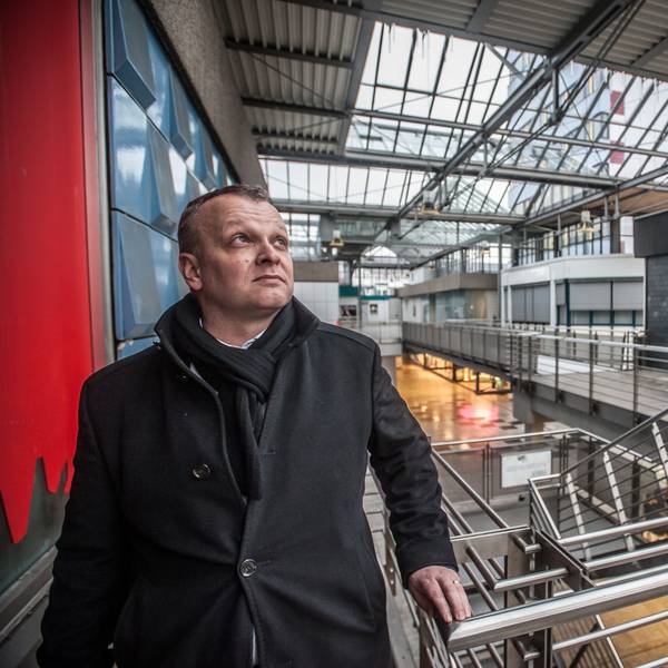Björn Krischick, Geschäftsführer der Stadtteilentwicklungsgesellschaft Wiesdorf/Manfort mbH, steht in der City C.