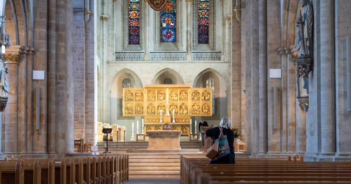 Erneuter Negativrekord: 2022 soviele Austritte aus katholischer Kirche ...