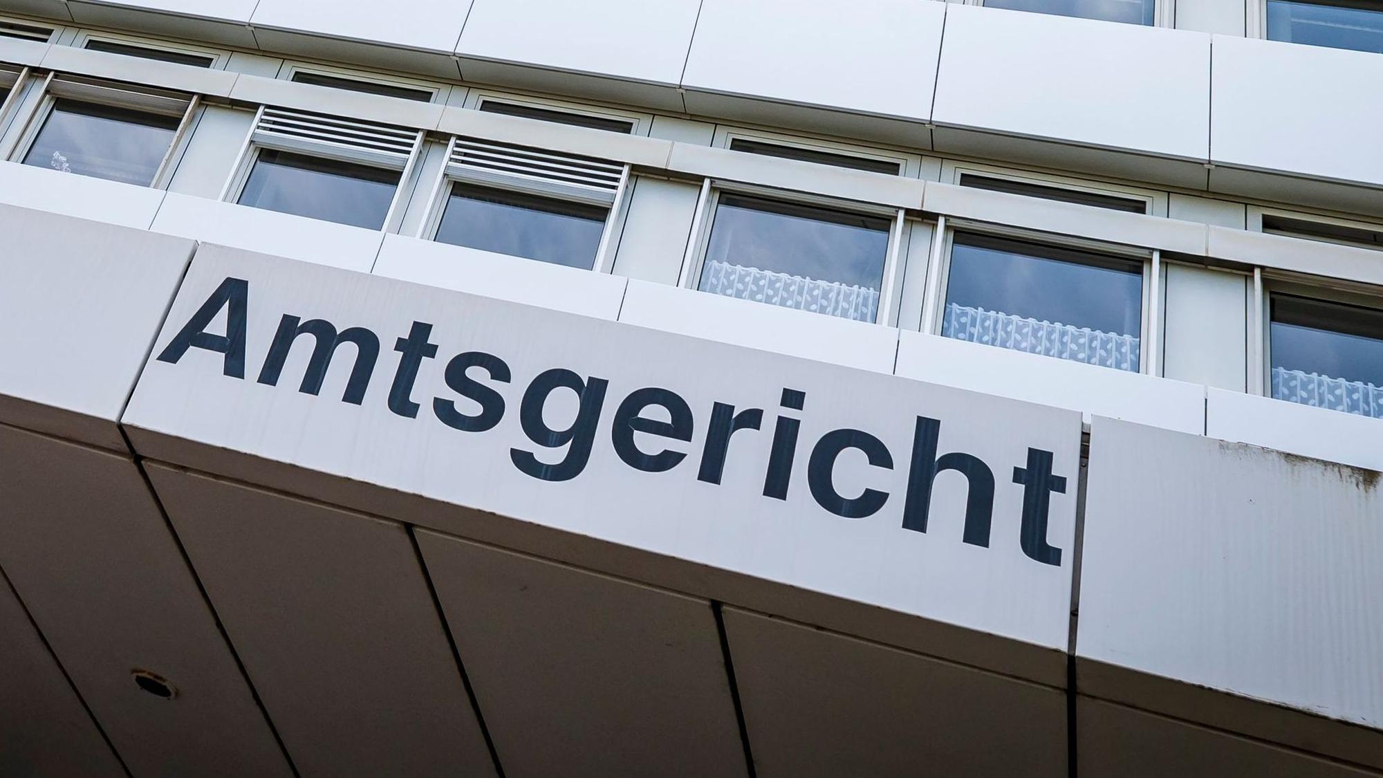 Der Strafverteidiger muss sich als Angeklagter vor dem Amtsgericht Köln verantworten.
