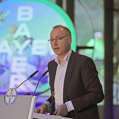 Werner Baumann, Vorstandsvorsitzender der Bayer AG, spricht auf der Bilanzpressekonferenz 2022.