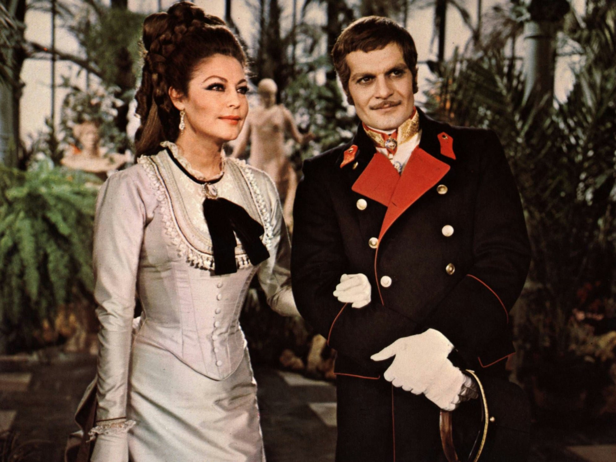 Ava Gardner hakt sich bei Omar Sharif an.