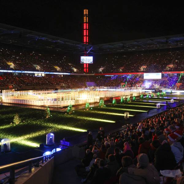 Stimmungsvoll beleuchtete Rhein-Energie-Stadion
