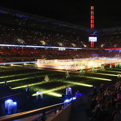 Stimmungsvoll beleuchtete Rhein-Energie-Stadion