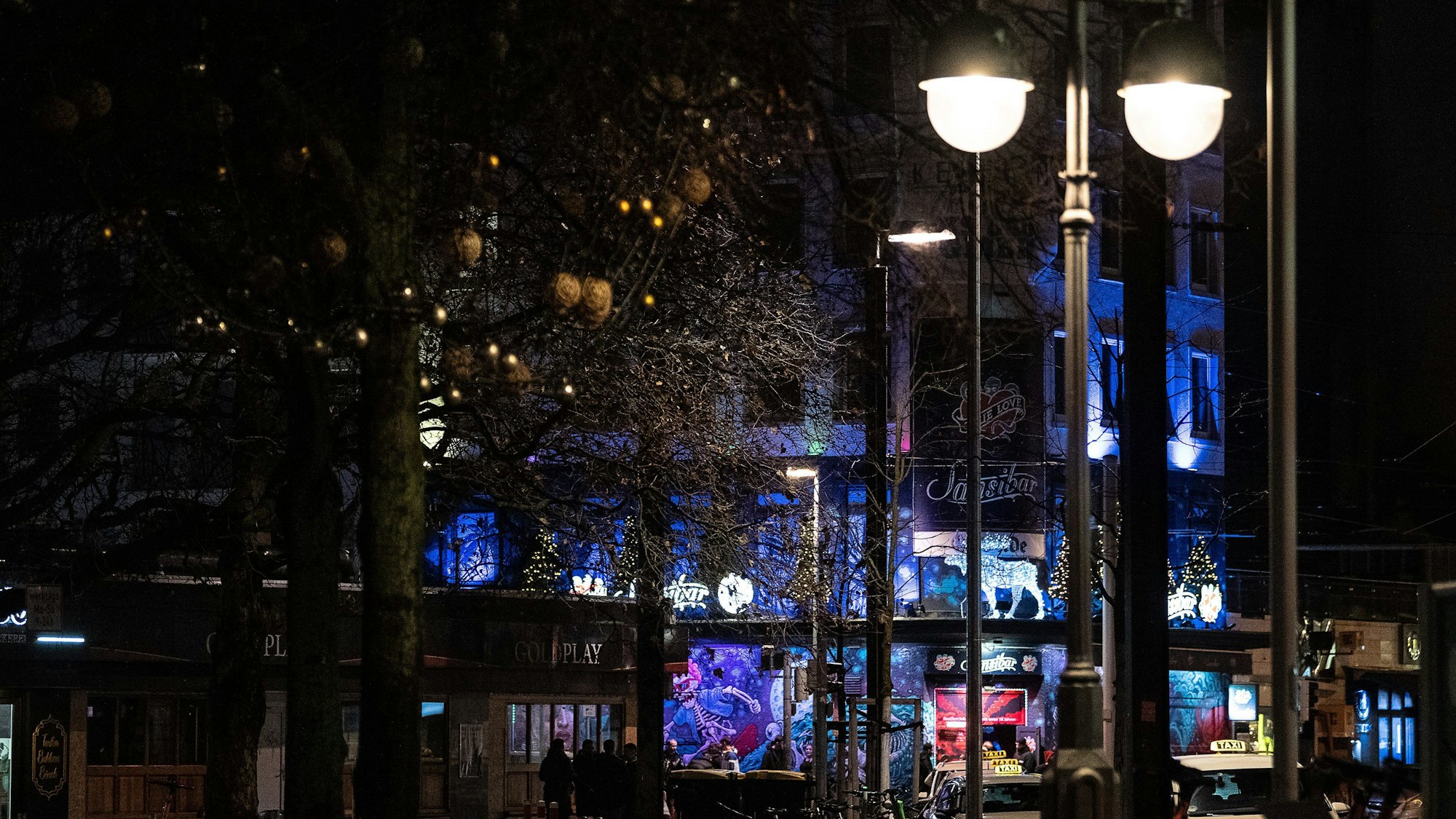 Hannover: Blick in die Scholvinstraße im Steintorviertel. Drei Menschen sind in der Innenstadt von Hannover am frühen Sonntagmorgen durch Schüsse und einen Querschläger verletzt worden.