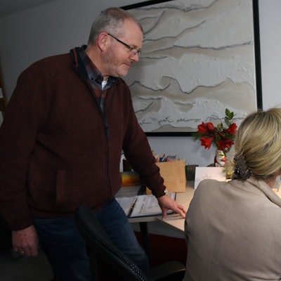 Wertvolle Hilfe am Hörer: Arno Molter, Leiter der Telefonseelsorge des Evangelischen Kirchenkreises, und eine Ehrenamtlerin.