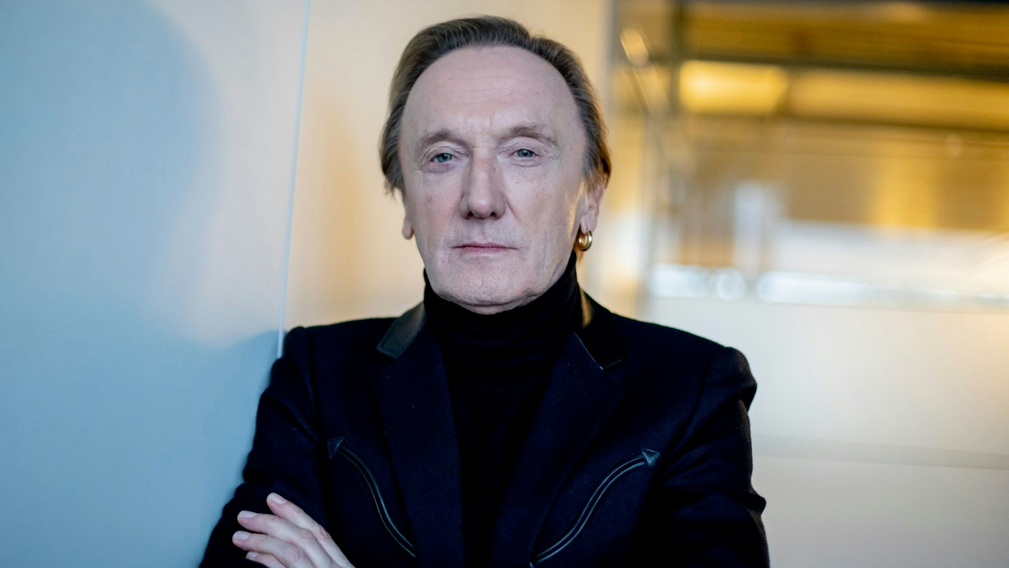 Marius Müller-Westernhagen blickt in die Kamera.