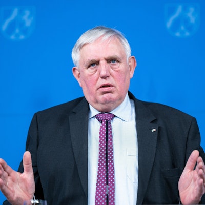 Karl-Josef Laumann (CDU), Gesundheitsminister von Nordrhein-Westfalen, bei einer Pressekonferenz