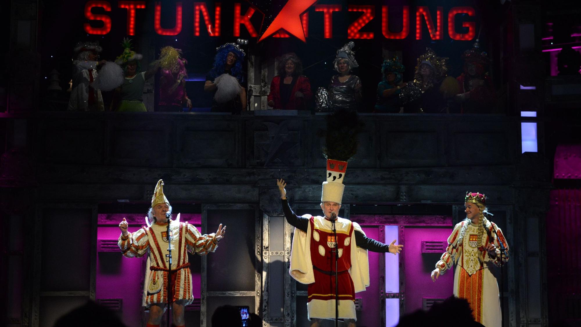 Das Dreigestirn sing auf der Bühne der Stunksitzung im Kölner E-Werk.