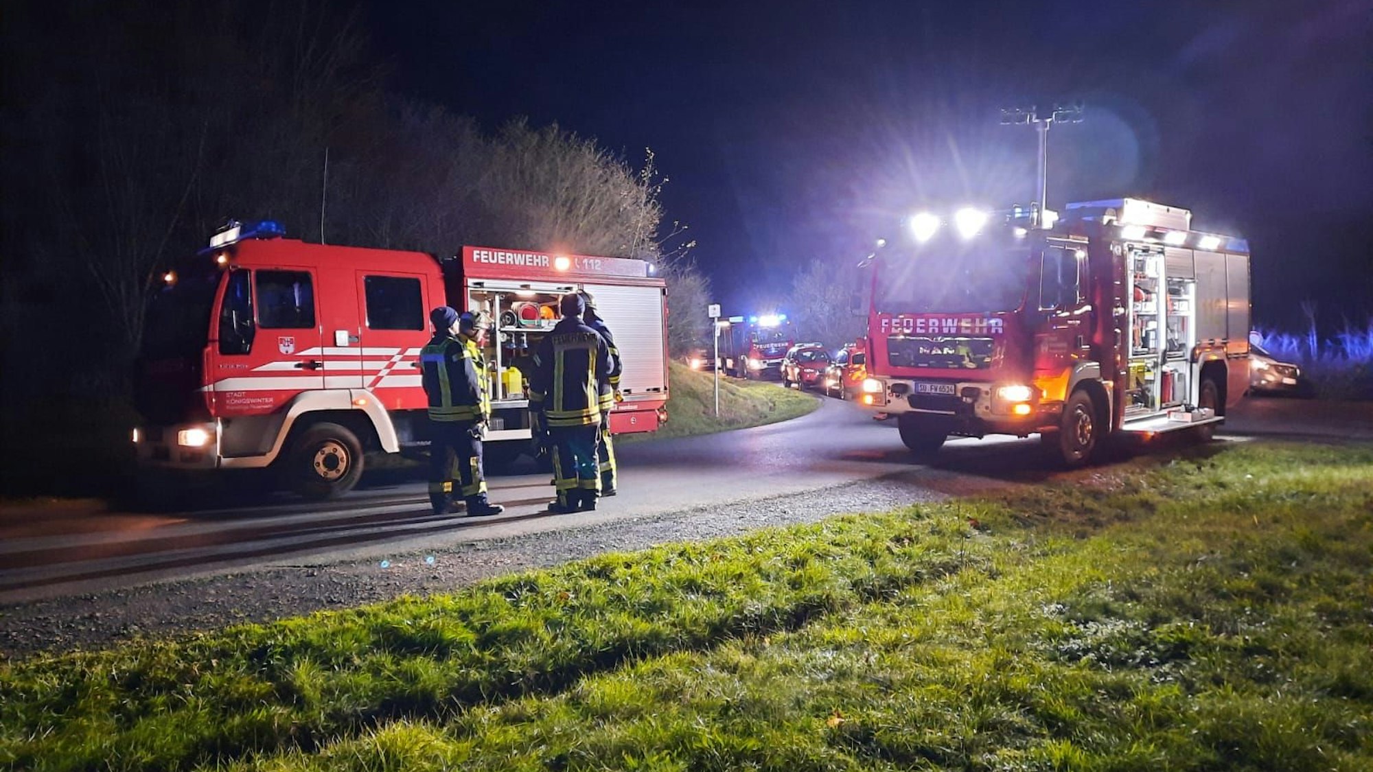 Die Feuerwehr ist am Einsatzort