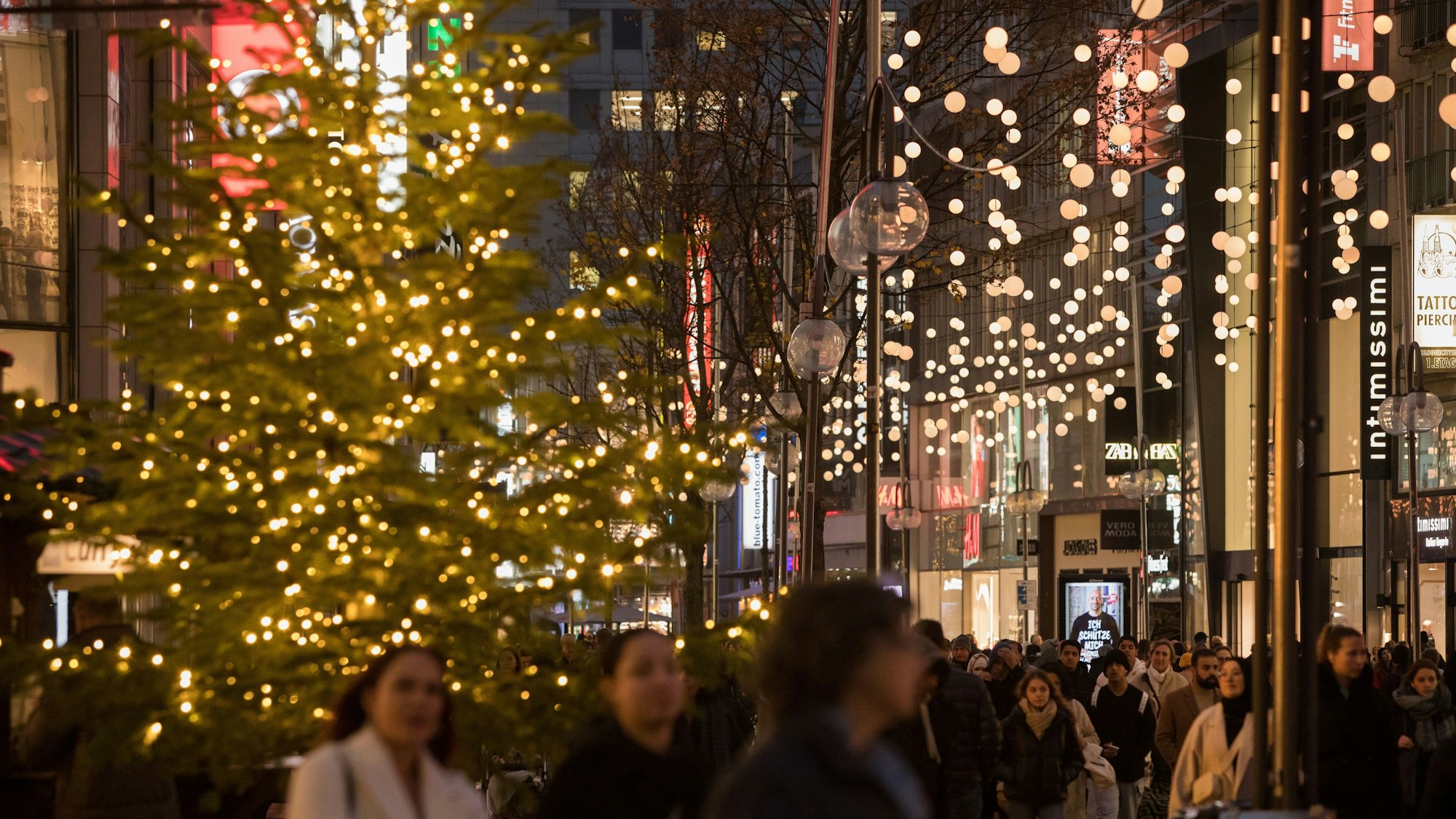 Die weihnachtlich beleuchtete Schildergasse