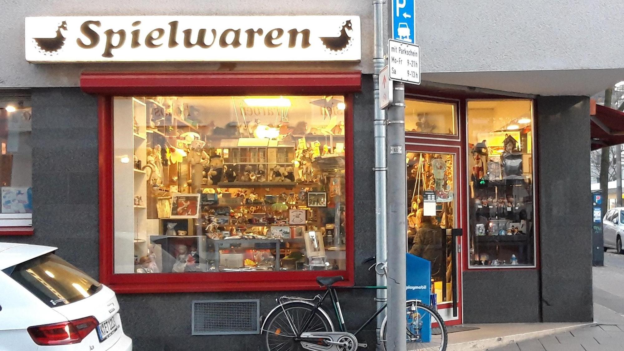 Das Spielwarengeschäft an der Bachemer Straße von außen.