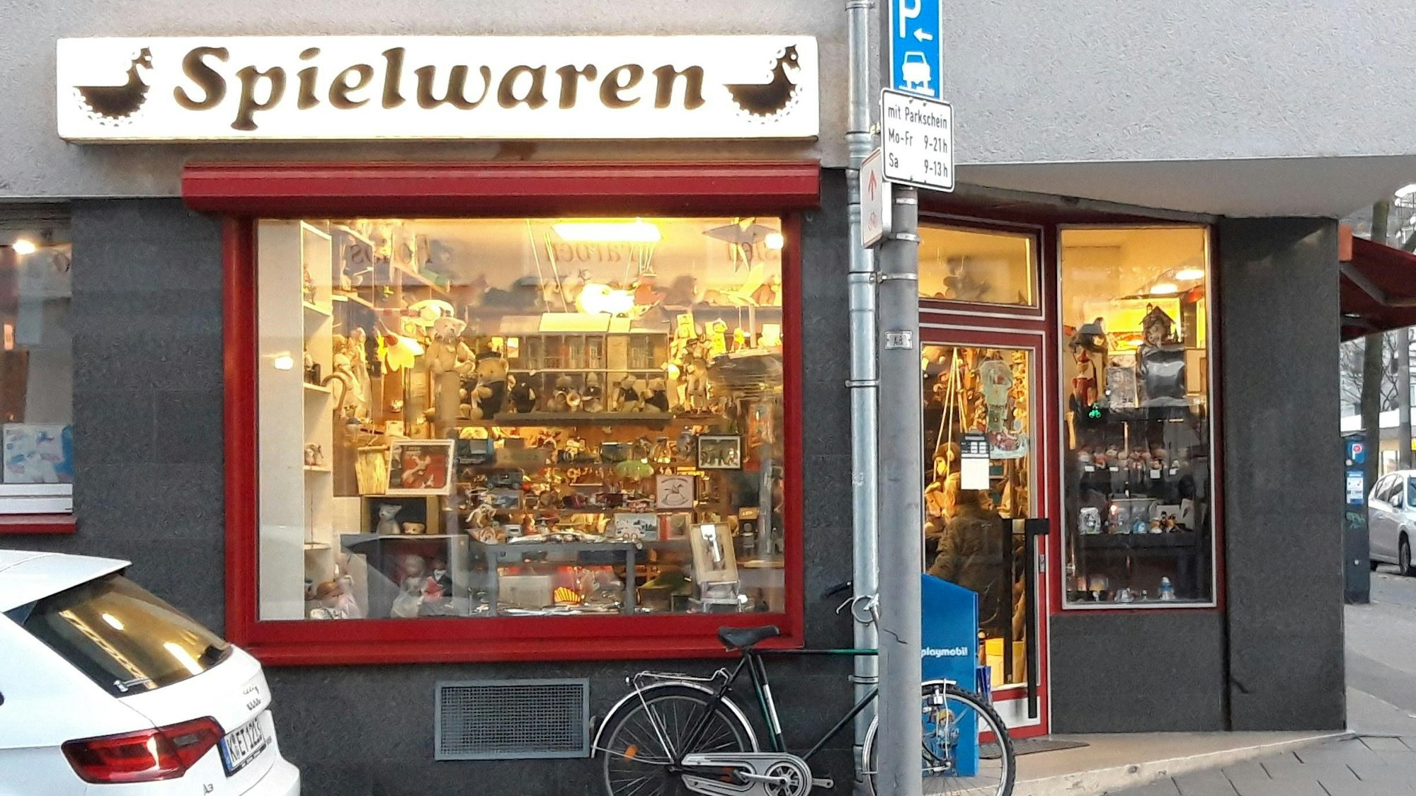 Das Spielwarengeschäft an der Bachemer Straße von außen.